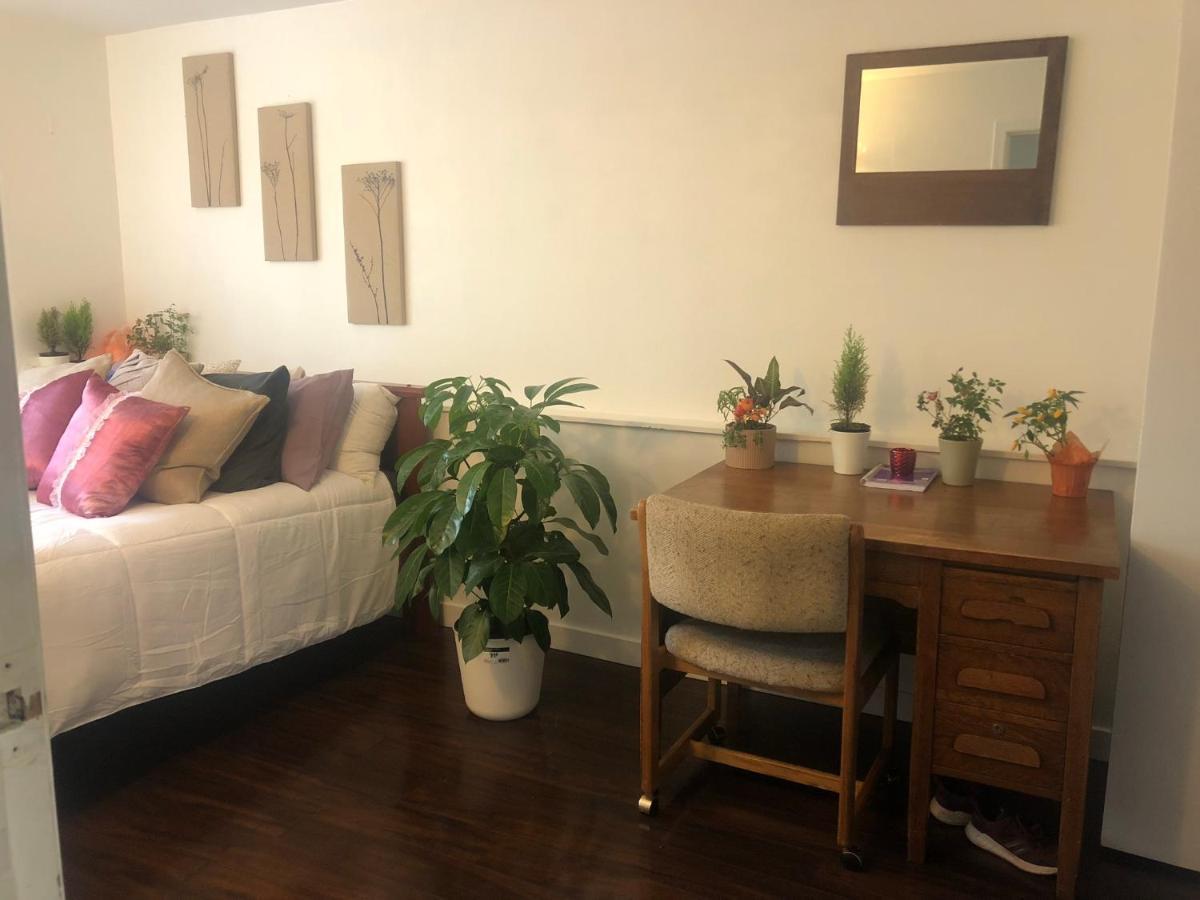 Quiet-Comfy 3 Bedroom Home On A Tree Lined Street In Kits แวนคูเวอร์ ภายนอก รูปภาพ