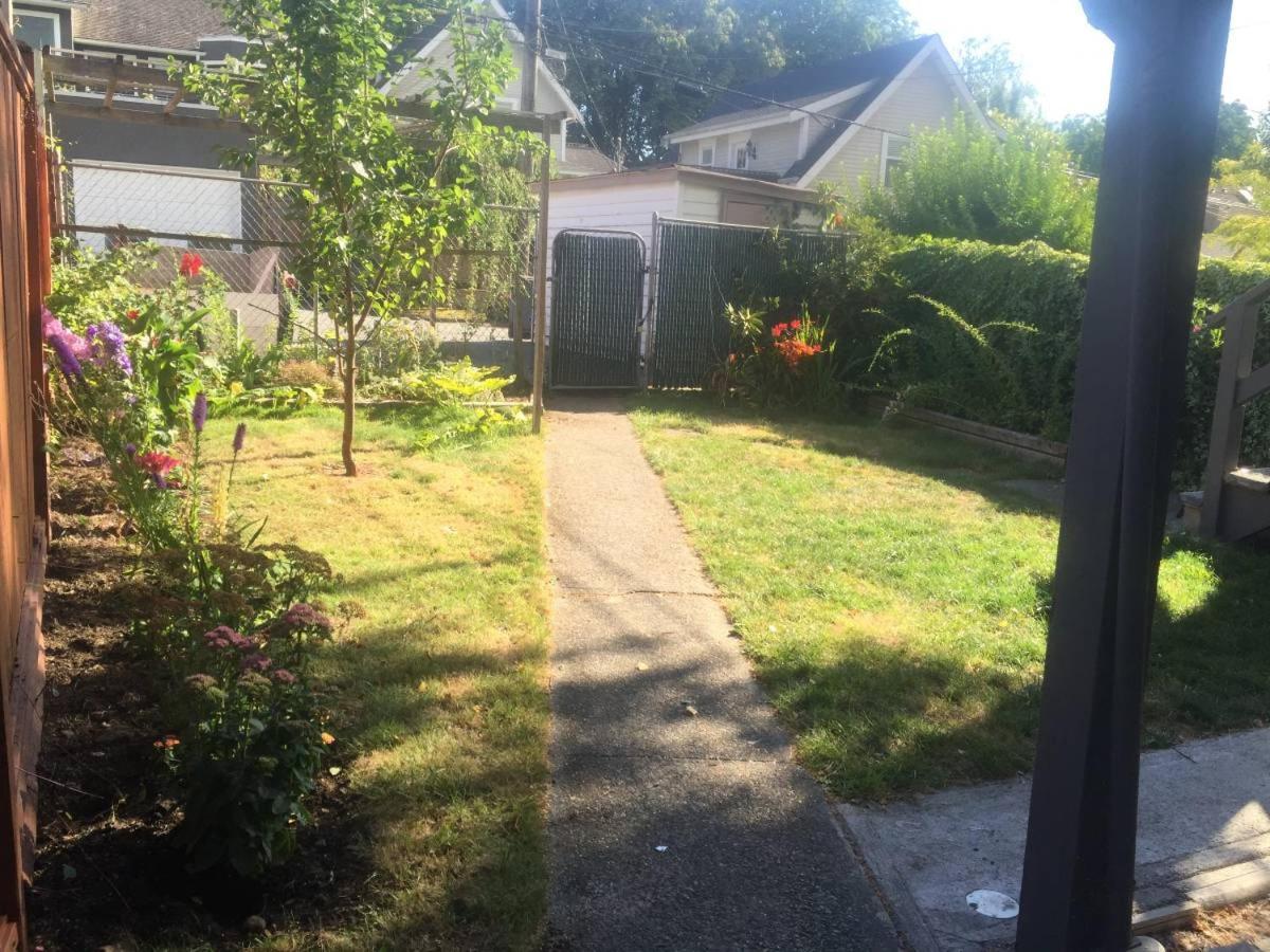 Quiet-Comfy 3 Bedroom Home On A Tree Lined Street In Kits แวนคูเวอร์ ภายนอก รูปภาพ