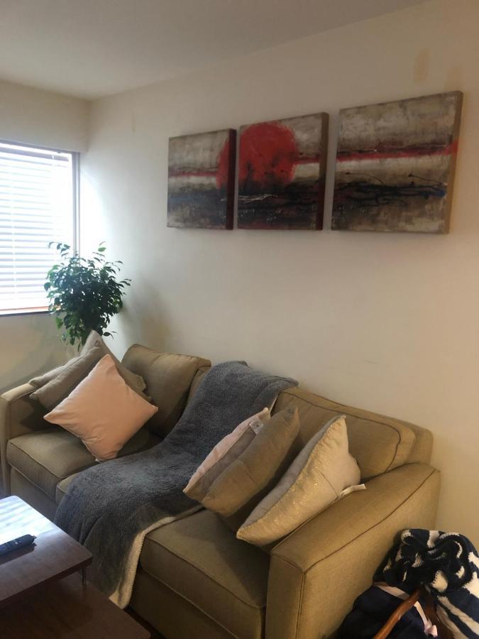 Quiet-Comfy 3 Bedroom Home On A Tree Lined Street In Kits แวนคูเวอร์ ภายนอก รูปภาพ