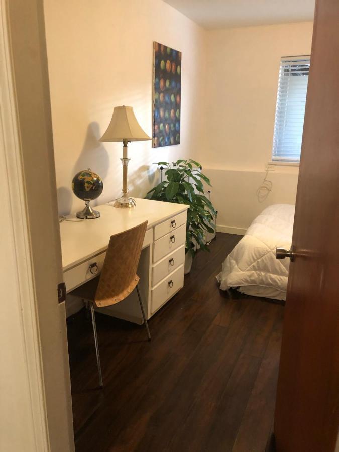 Quiet-Comfy 3 Bedroom Home On A Tree Lined Street In Kits แวนคูเวอร์ ภายนอก รูปภาพ