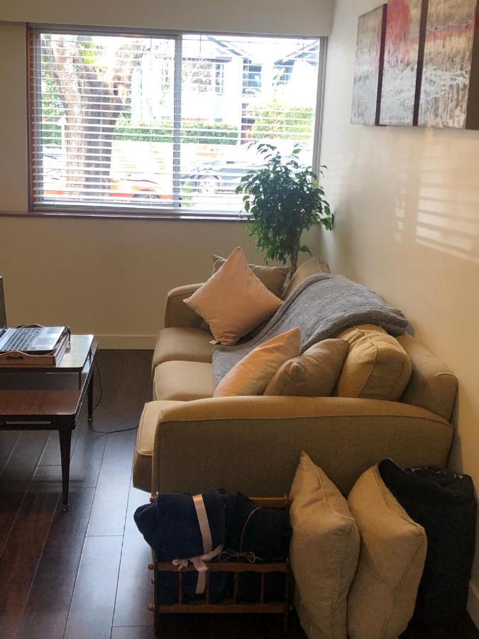 Quiet-Comfy 3 Bedroom Home On A Tree Lined Street In Kits แวนคูเวอร์ ภายนอก รูปภาพ