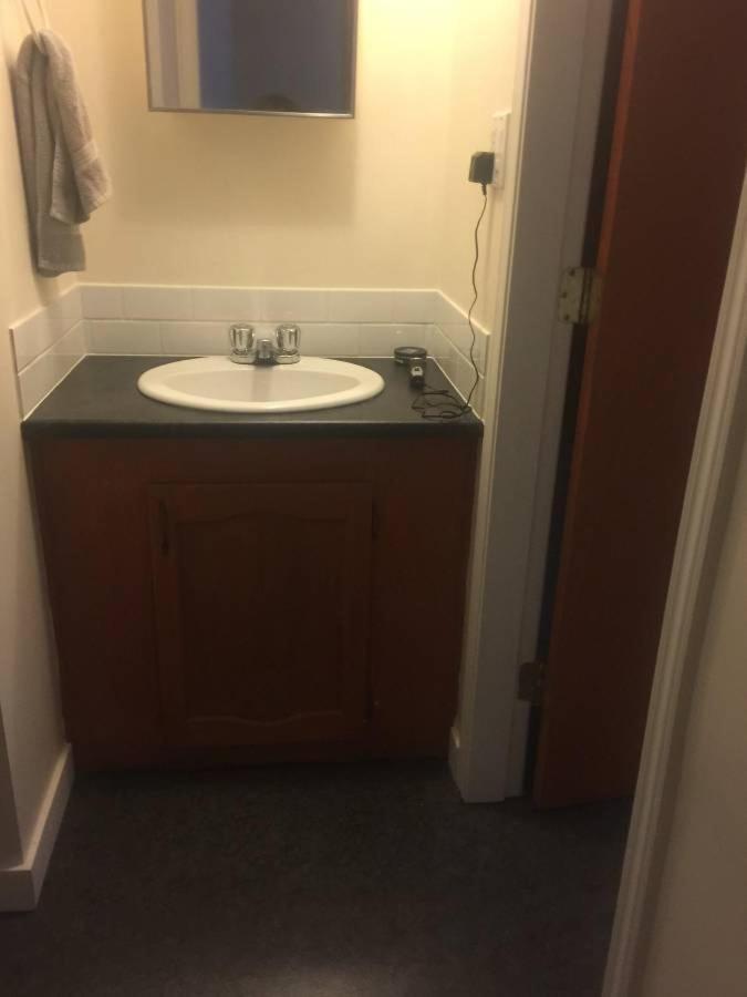 Quiet-Comfy 3 Bedroom Home On A Tree Lined Street In Kits แวนคูเวอร์ ภายนอก รูปภาพ