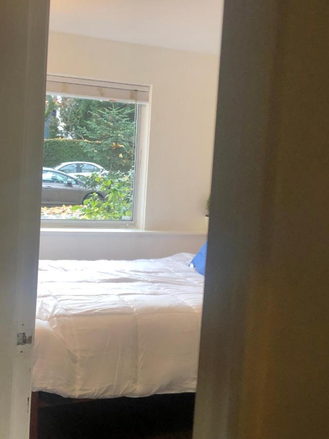 Quiet-Comfy 3 Bedroom Home On A Tree Lined Street In Kits แวนคูเวอร์ ภายนอก รูปภาพ