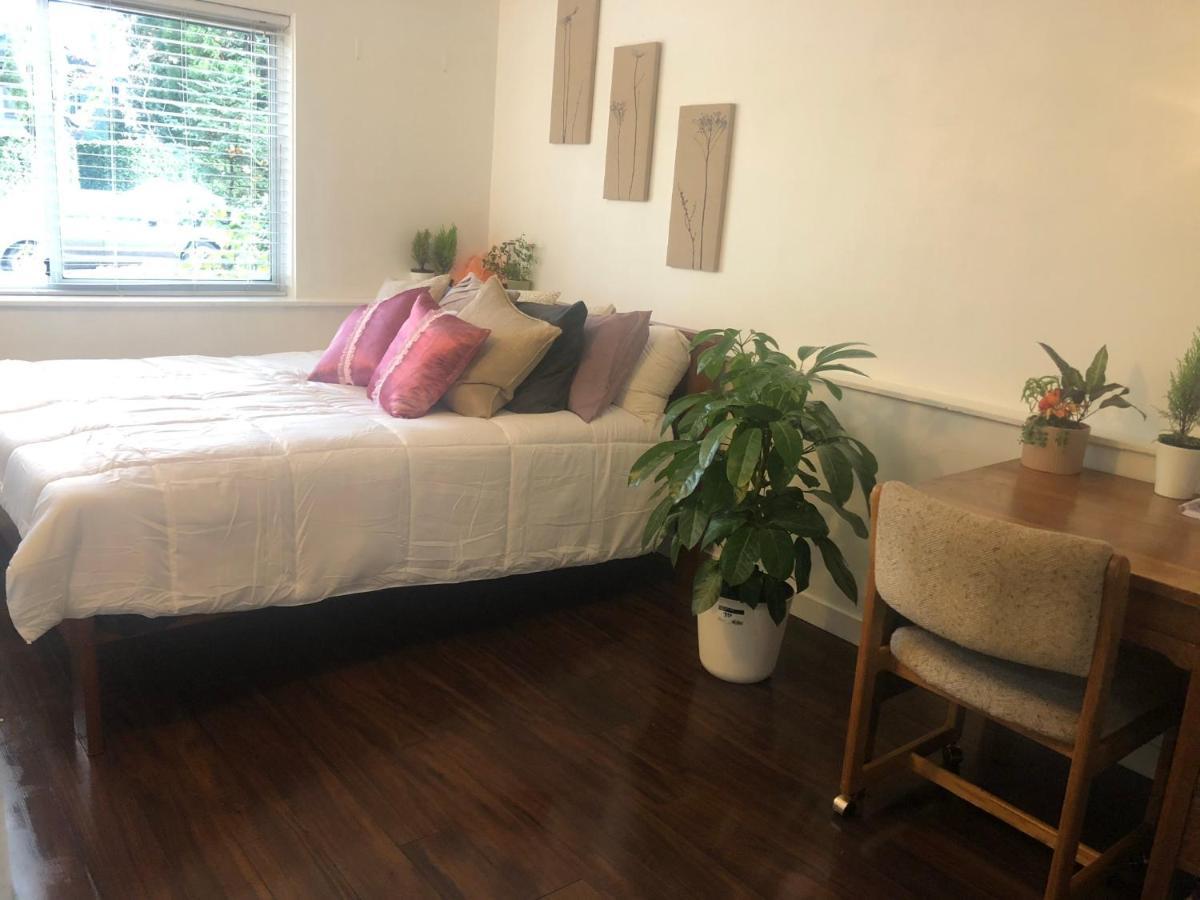 Quiet-Comfy 3 Bedroom Home On A Tree Lined Street In Kits แวนคูเวอร์ ภายนอก รูปภาพ