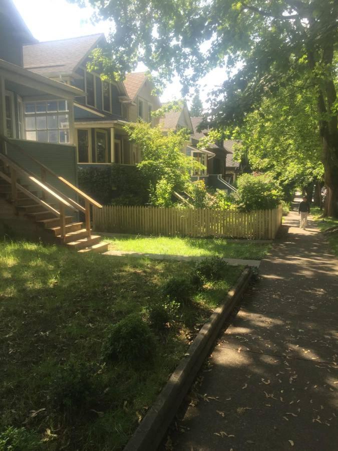 Quiet-Comfy 3 Bedroom Home On A Tree Lined Street In Kits แวนคูเวอร์ ภายนอก รูปภาพ