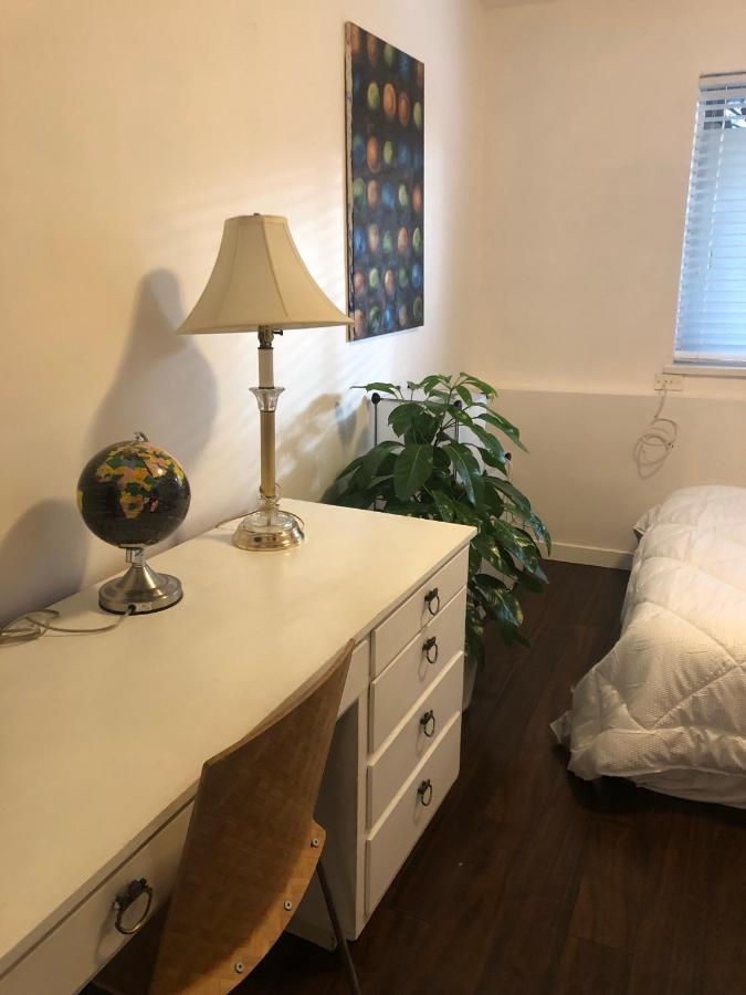 Quiet-Comfy 3 Bedroom Home On A Tree Lined Street In Kits แวนคูเวอร์ ภายนอก รูปภาพ