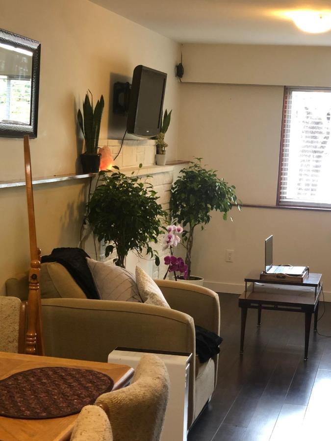 Quiet-Comfy 3 Bedroom Home On A Tree Lined Street In Kits แวนคูเวอร์ ภายนอก รูปภาพ